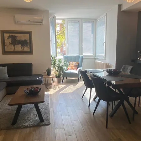 Lotus 28 Apartment